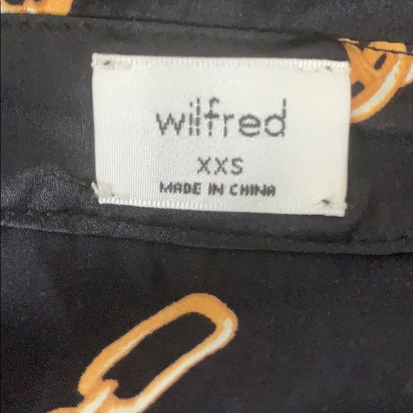 Beautiful Tie-Front Blouse from Wilfred , Aritzia - Picture 5 of 6